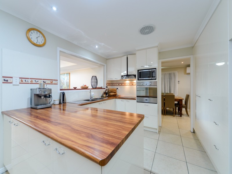 12 Dromana Crescent, Helensvale QLD 4212