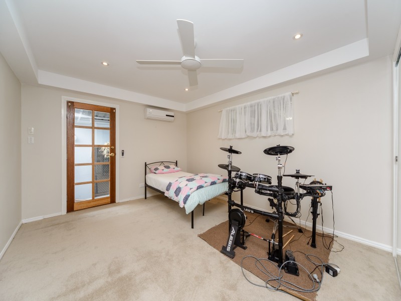 12 Dromana Crescent, Helensvale QLD 4212