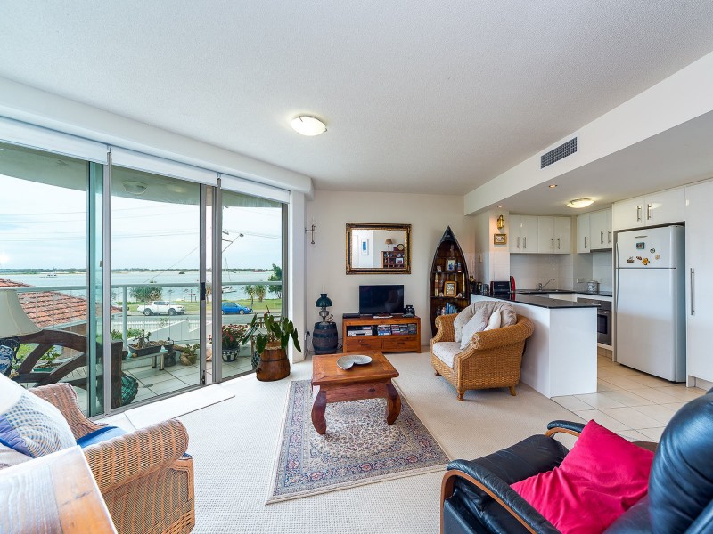 4/242 Marine Parade, Labrador QLD 4215