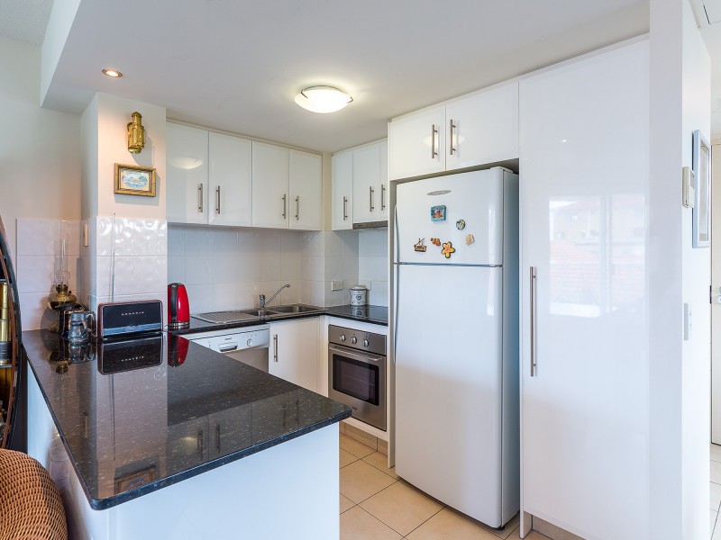 4/242 Marine Parade, Labrador QLD 4215