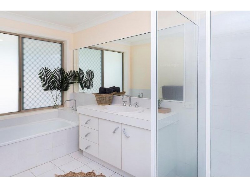 32 Babirra Street, Hope Island QLD 4212