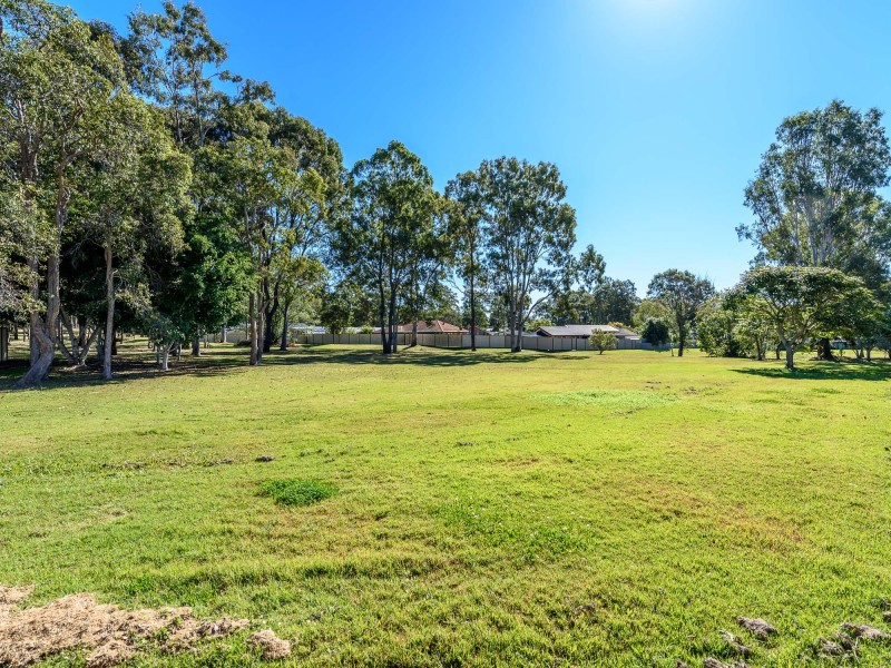 4 Minden Crescent, Helensvale QLD 4212