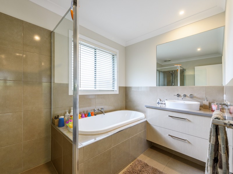 6A Deagon Drive, Runaway Bay QLD 4216