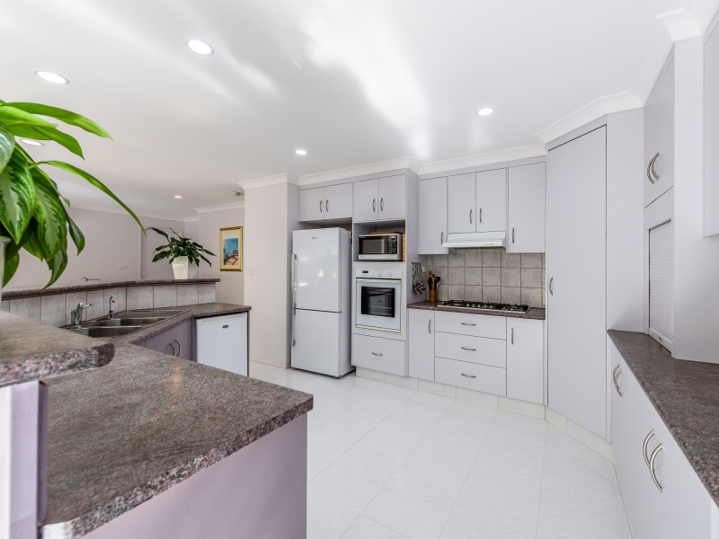 10 Riverdowns Crescent, Helensvale QLD 4212