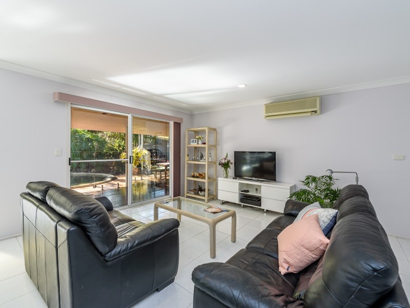 10 Riverdowns Crescent, Helensvale QLD 4212