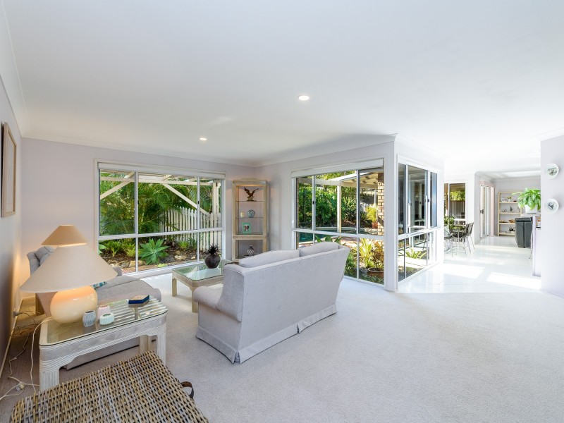 10 Riverdowns Crescent, Helensvale QLD 4212