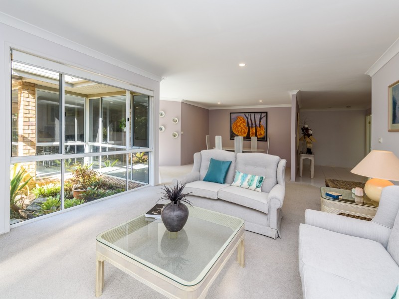 10 Riverdowns Crescent, Helensvale QLD 4212