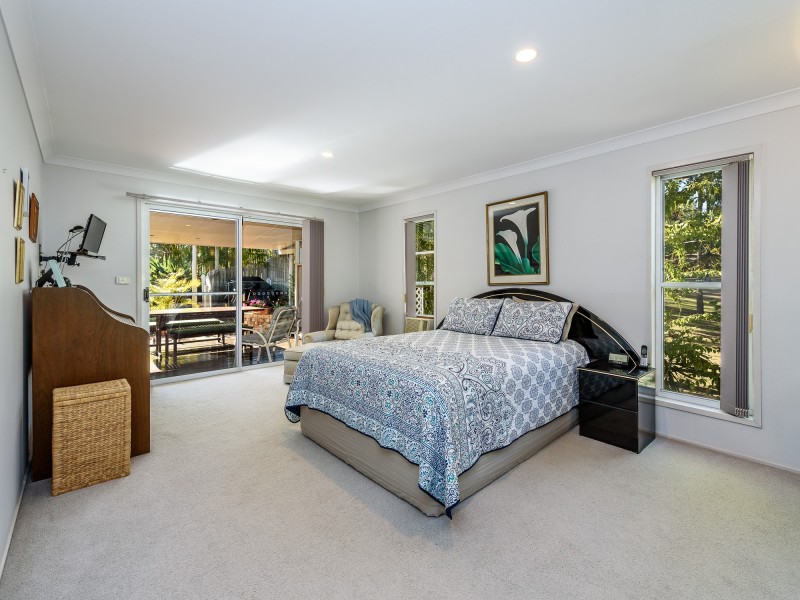 10 Riverdowns Crescent, Helensvale QLD 4212