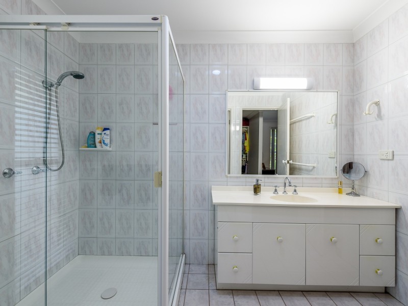 10 Riverdowns Crescent, Helensvale QLD 4212