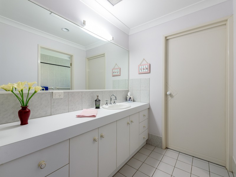 10 Riverdowns Crescent, Helensvale QLD 4212