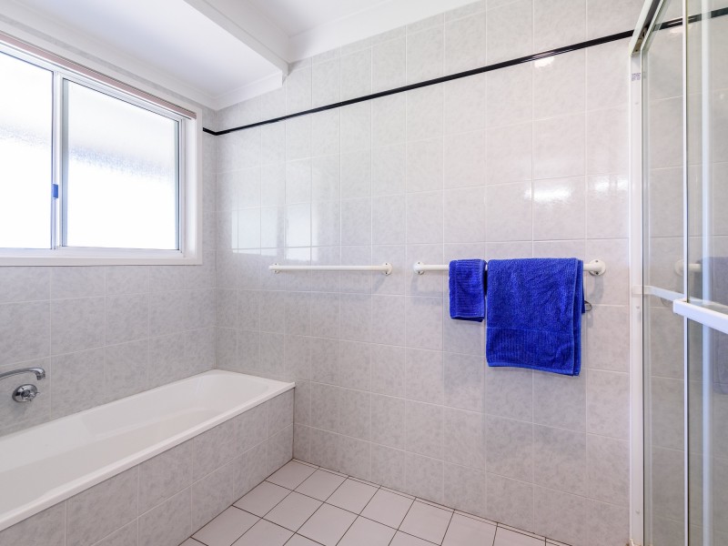 10 Riverdowns Crescent, Helensvale QLD 4212