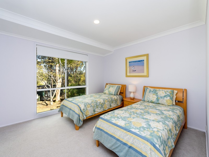 10 Riverdowns Crescent, Helensvale QLD 4212