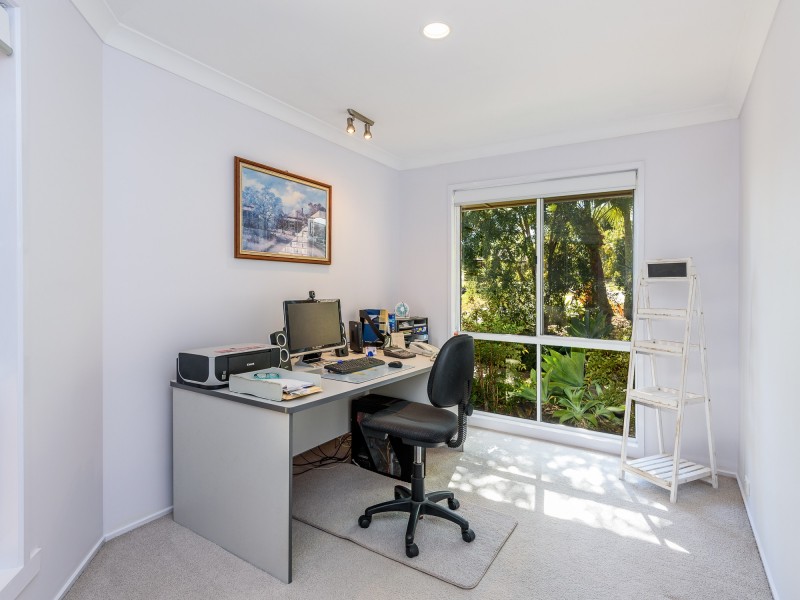 10 Riverdowns Crescent, Helensvale QLD 4212