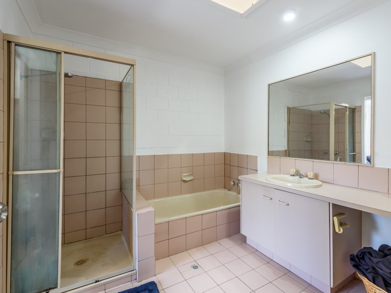 11/81 Olsen Avenue, Labrador QLD 4215