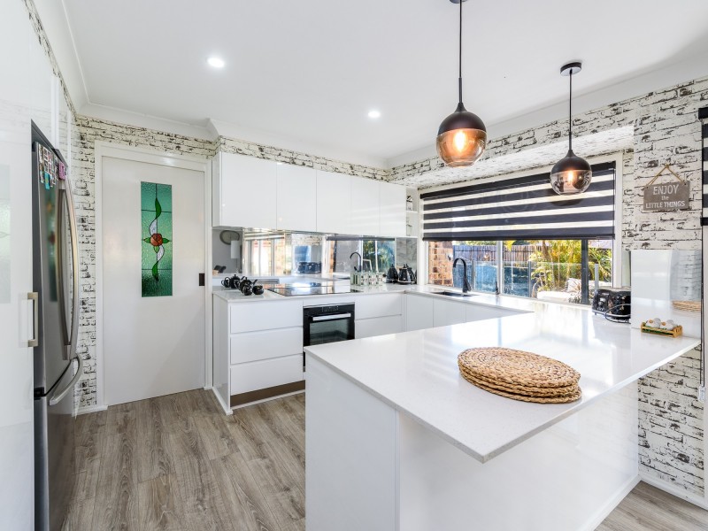 92 Parkes Drive, Helensvale QLD 4212