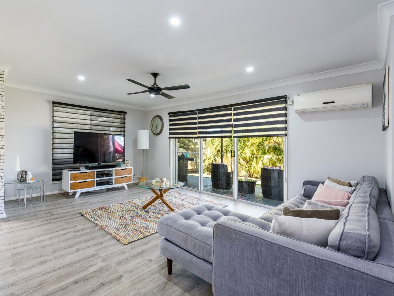 92 Parkes Drive, Helensvale QLD 4212