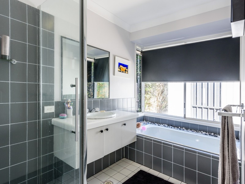 92 Parkes Drive, Helensvale QLD 4212