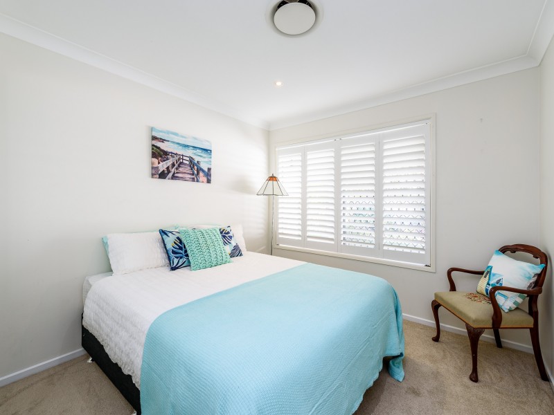 1 Dobell Avenue, Paradise Point QLD 4216