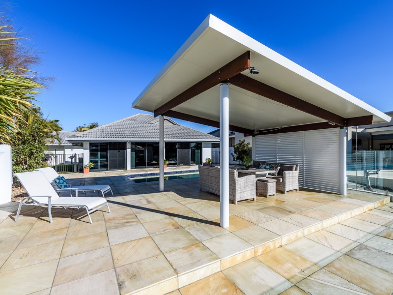 1 Dobell Avenue, Paradise Point QLD 4216