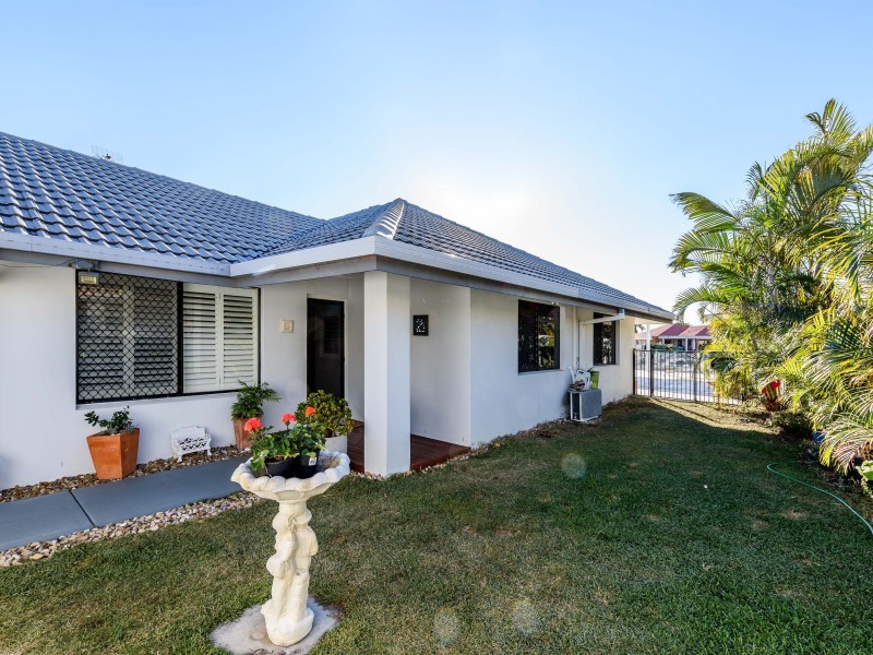1 Dobell Avenue, Paradise Point QLD 4216