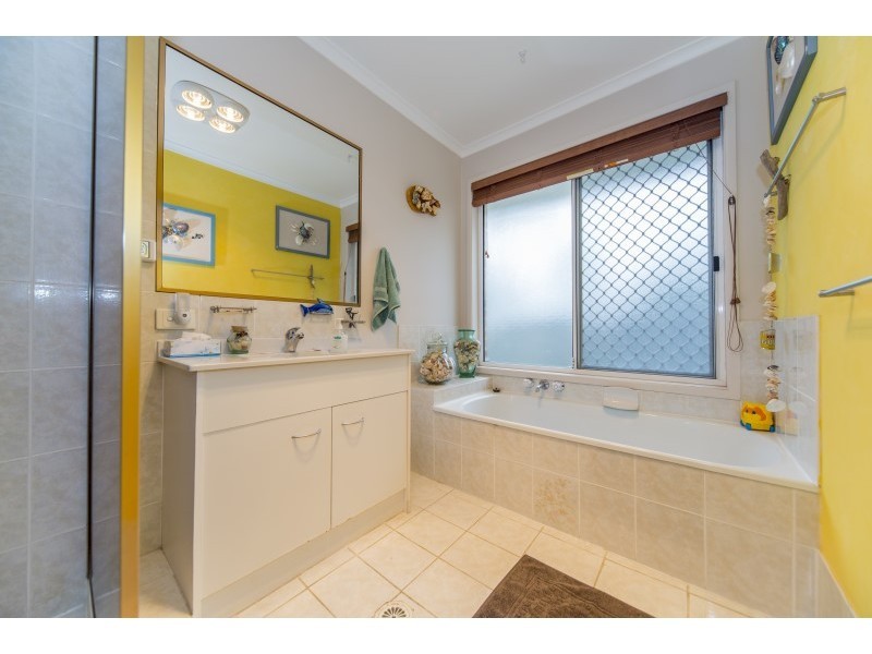 248 Mildura Drive, Helensvale QLD 4212