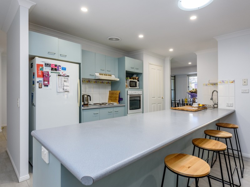 8 Westpark Court, Helensvale QLD 4212