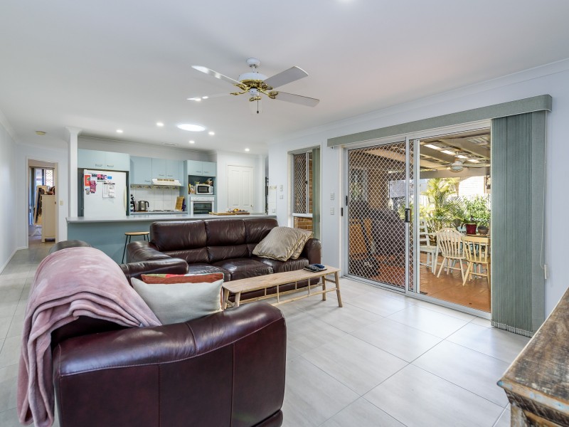 8 Westpark Court, Helensvale QLD 4212