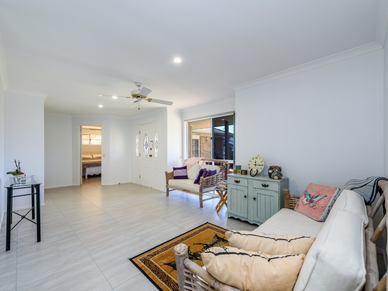 8 Westpark Court, Helensvale QLD 4212