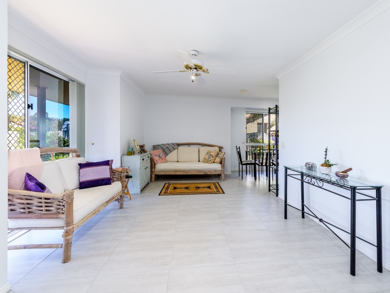 8 Westpark Court, Helensvale QLD 4212