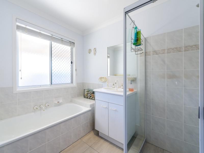 8 Westpark Court, Helensvale QLD 4212