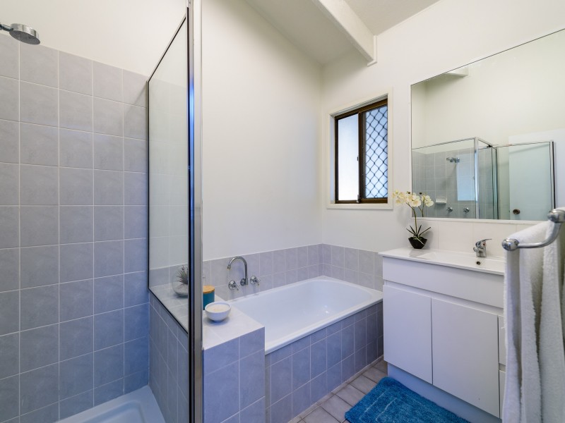 22 Camden Court, Helensvale QLD 4212
