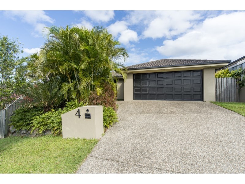 4 Murchison Street, Pacific Pines QLD 4211