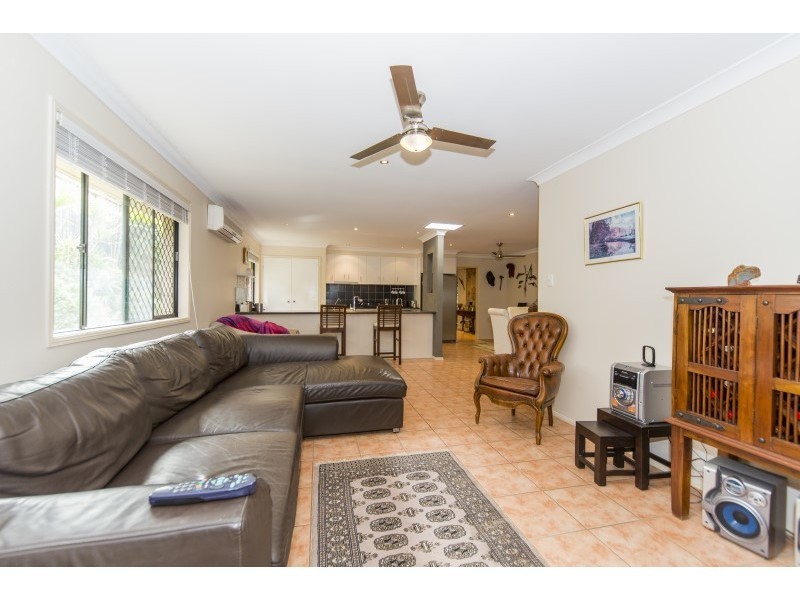 4 Murchison Street, Pacific Pines QLD 4211