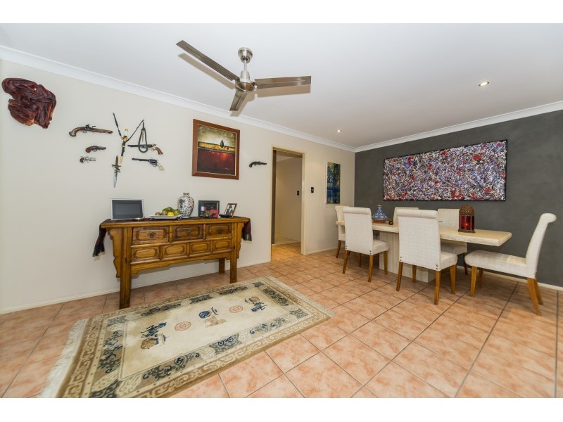 4 Murchison Street, Pacific Pines QLD 4211