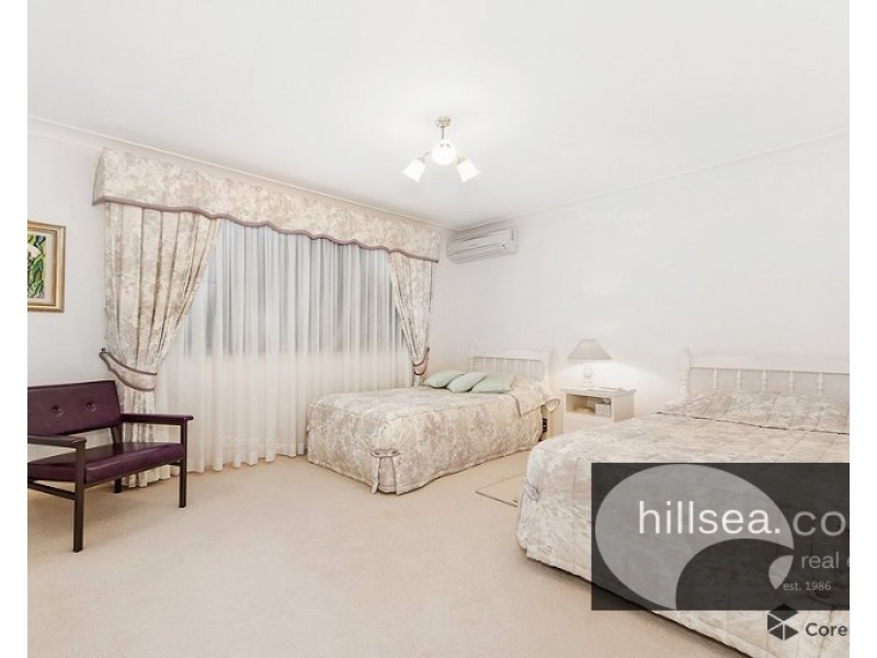 1 Leura Place, Helensvale QLD 4212