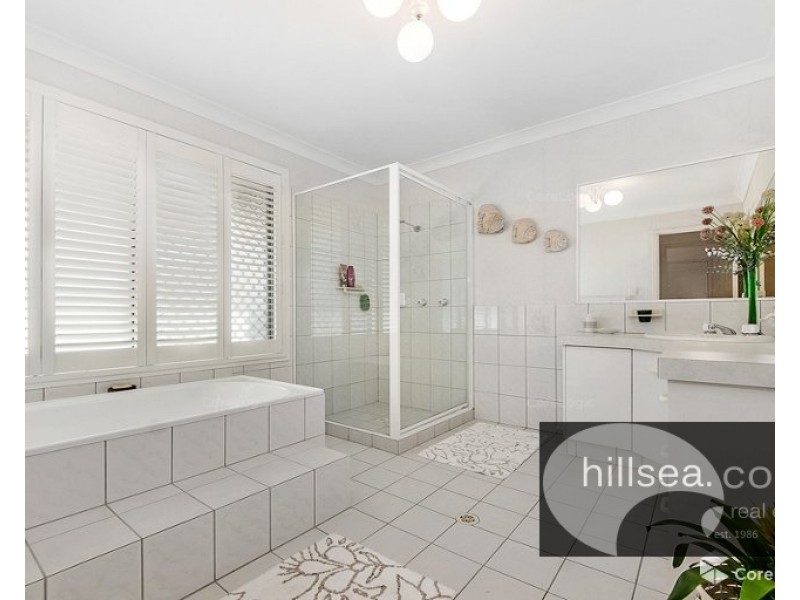 1 Leura Place, Helensvale QLD 4212