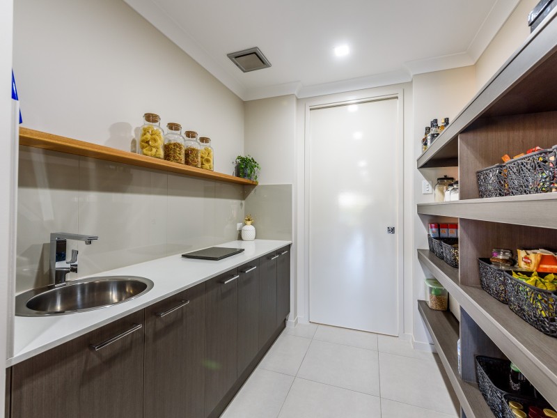 1 Allington Circuit, Maudsland QLD 4210