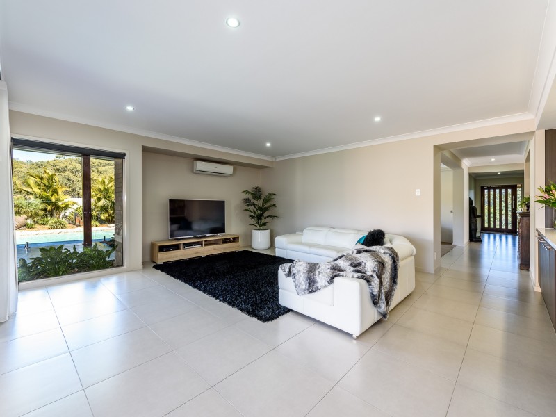 1 Allington Circuit, Maudsland QLD 4210