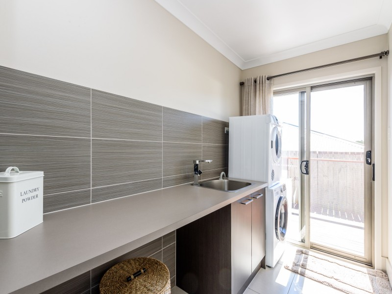 1 Allington Circuit, Maudsland QLD 4210