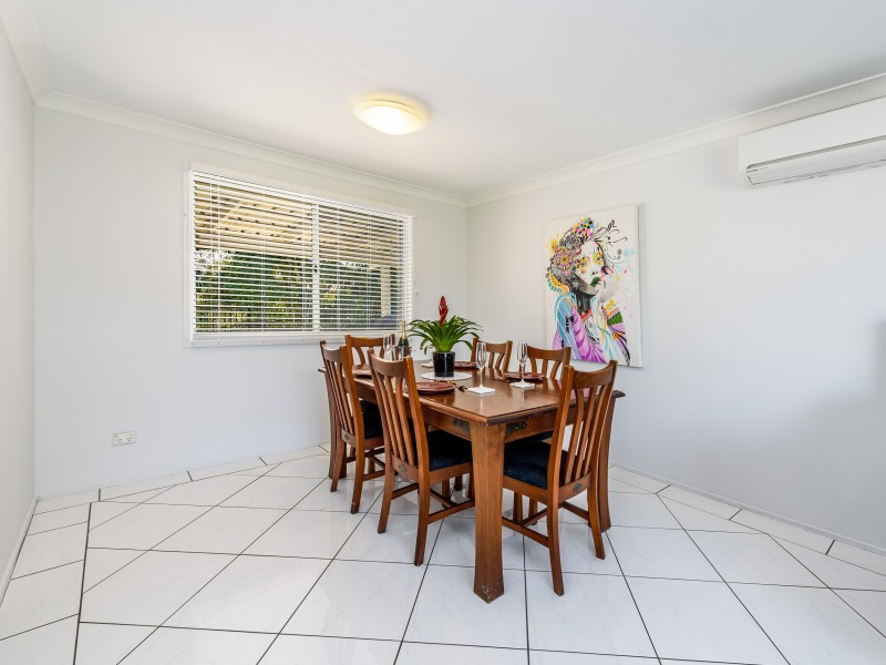 4 Dubbo Court, Helensvale QLD 4212