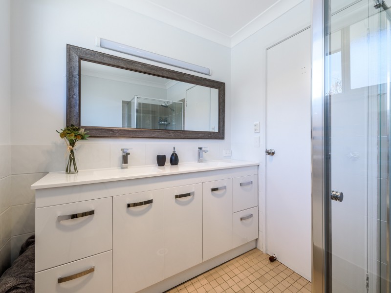 4 Dubbo Court, Helensvale QLD 4212