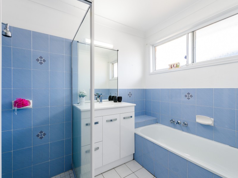 4 Dubbo Court, Helensvale QLD 4212