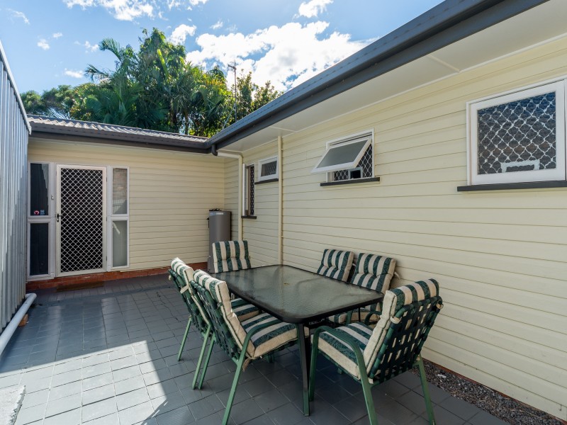33 Ashbourne Terrace, Biggera Waters QLD 4216