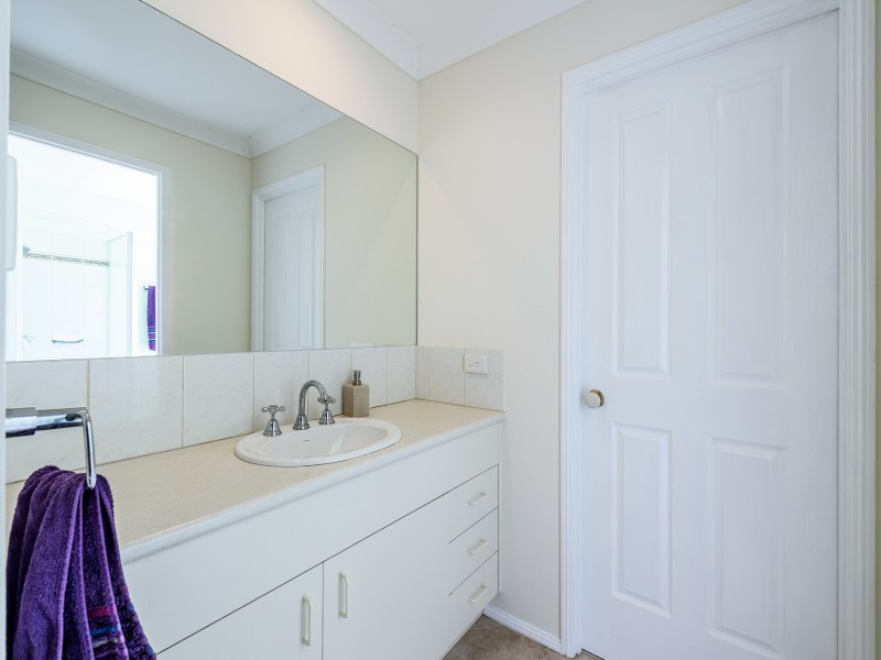 29 Edgeworth Place, Helensvale QLD 4212