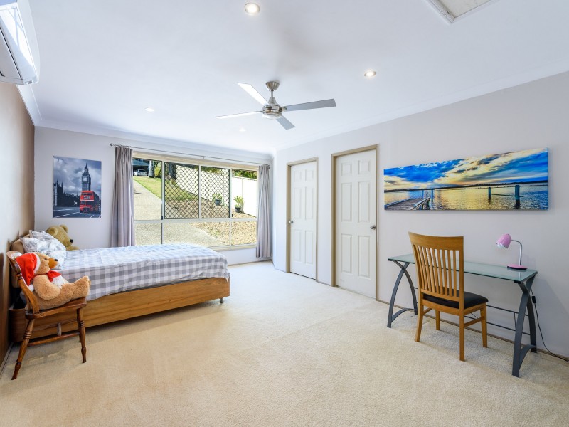 29 Edgeworth Place, Helensvale QLD 4212