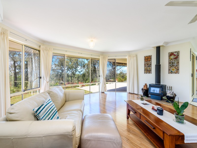 19 Highvale Drive, Helensvale QLD 4212