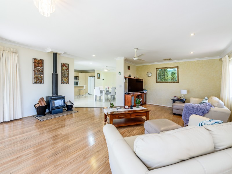 19 Highvale Drive, Helensvale QLD 4212