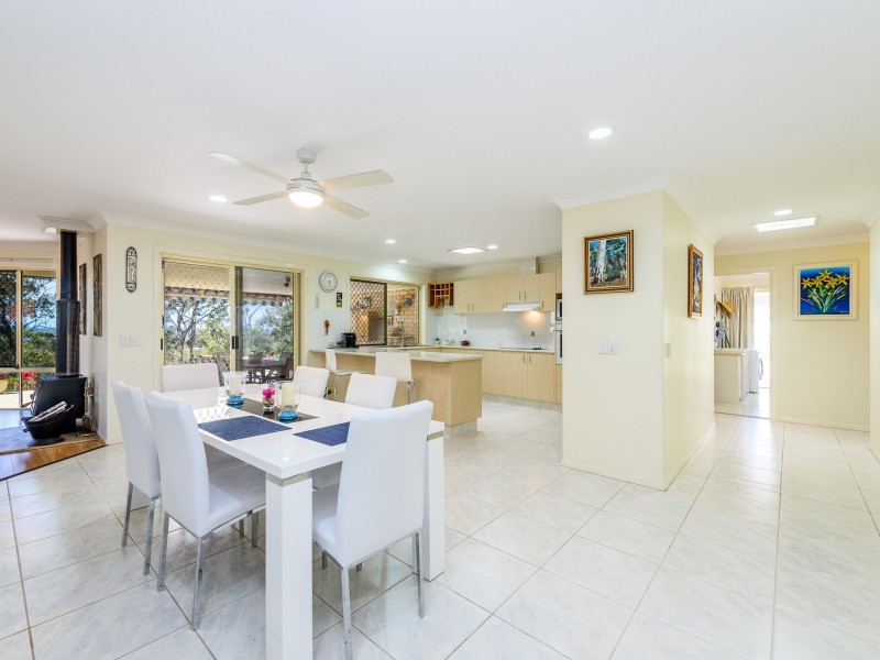 19 Highvale Drive, Helensvale QLD 4212