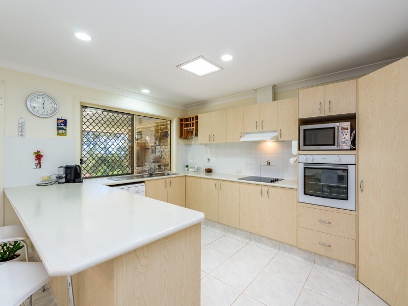 19 Highvale Drive, Helensvale QLD 4212