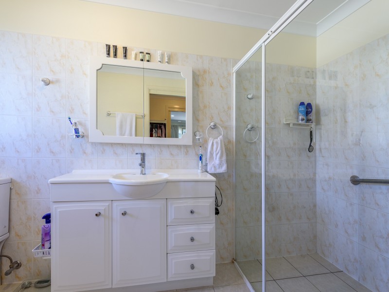19 Highvale Drive, Helensvale QLD 4212